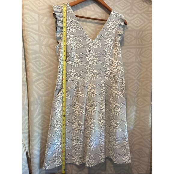 Anthropologie Dress Gray White Floral Lace Sleeveless V Neck Party‎ - Picture 7 of 14
